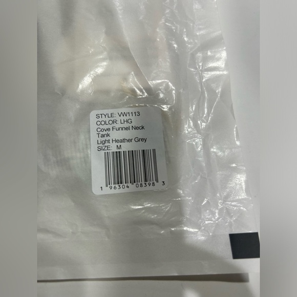 Vuori Women's Medium Cove Funnel Neck Tank Light Heather Grey NWT Stretch Knit - Picture 6 of 7